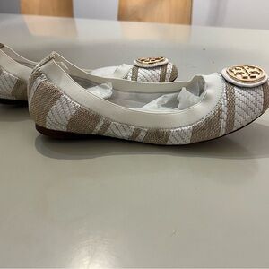 NEW Tory Burch Caroline 2 Ballet Flats in Oatmeal and White